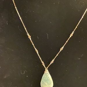Beautiful handmade green stone necklace very dainty.. NWOT 🍀